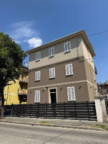 Quadrilocale via Montebello, 14, Infrangibile, Piacenza