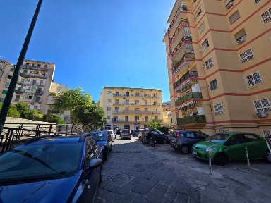 Bilocale via Vecchia Canzanella, Fuorigrotta, Napoli