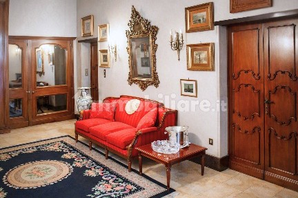 Napoli, Vomero, Via Aniello Falcone