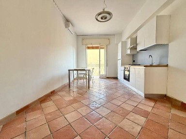 Trilocale viale cavalleggeri d'aosta, Fuorigrotta, Napoli