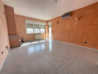 Trilocale via Ripuaria 95, Varcaturo, Giugliano in Campania