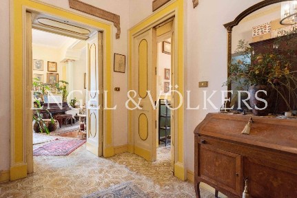 Appartamento buono stato, quinto piano, Stella - Materdei, Napoli