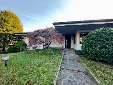 Giussano, Via Massimo d'Azeglio, 27A