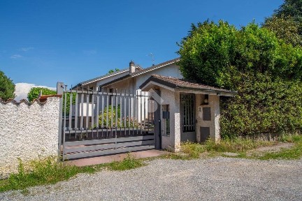 Villa unifamiliare via della Resistenza 36, Macherio