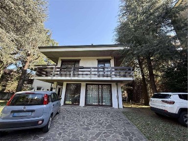Villa all'asta via BANFI, 6, Vimercate