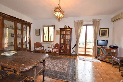 Montefortino, Loc. Montazzolino, 10