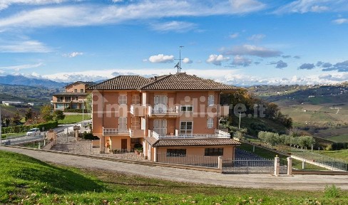 Villa bifamiliare via Sandro Pertini 4, Centro, Massa Fermana
