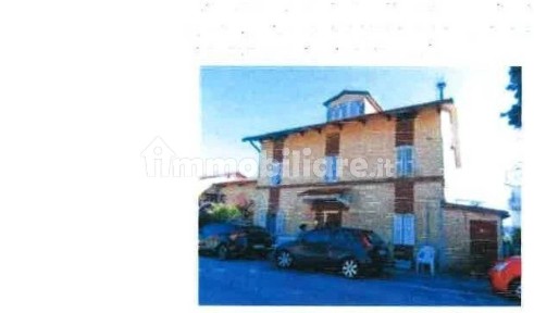 Villa all'asta via Indipendenza 42, Fermo