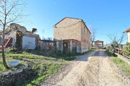 Santa Vittoria in Matenano, Ctr. San Salvatore, 75