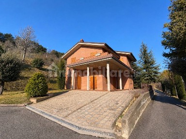 Villa unifamiliare Contrada Luogo di Sasso 8C, Centro, Montefalcone Appennino