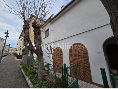 Villa all'asta viale Felice Cavallotti, Montegranaro