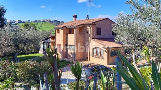 Villa unifamiliare, buono stato, 284 m², Montegranaro