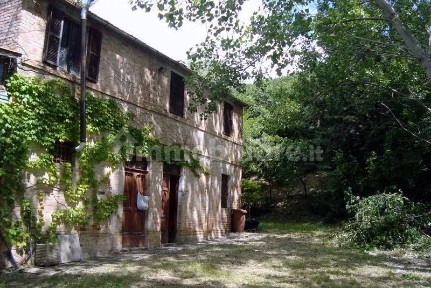Villa unifamiliare, da ristrutturare, 300 m², Fermo