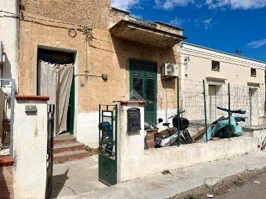 Trilocale via Emiro Giafar 87, Brancaccio, Palermo