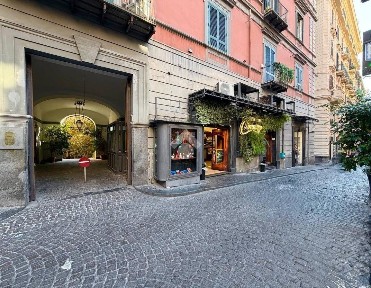 Bilocale via Gaetano Filangieri 11, Chiaia, Napoli