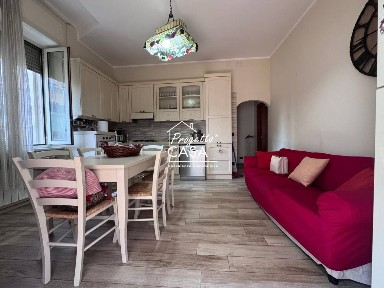 Trilocale via Immacolata 30, Portici