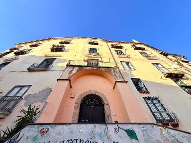 Appartamento largo Scuola Medica Salernitana 5, Centro Storico - Teatro Verdi, Salerno
