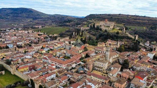 Trilocale corso Vittorio Emanuele 49, Centro, Soave