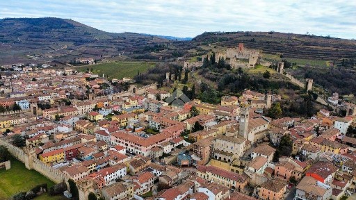Trilocale corso Vittorio Emanuele 49, Centro, Soave