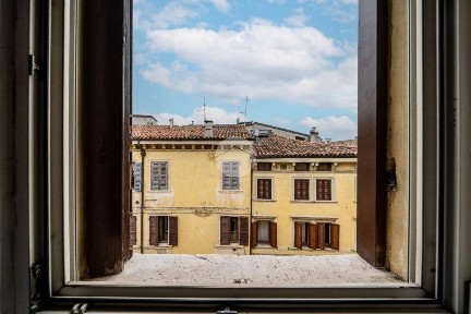 Trilocale via Scrimiari 1, Veronetta, Verona