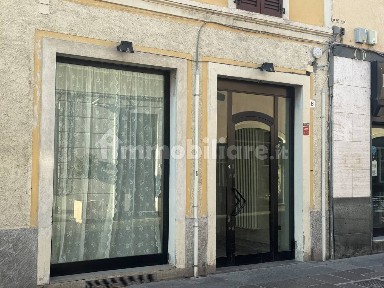 Locale commerciale in Vendita