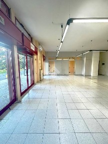Locale commerciale in Vendita