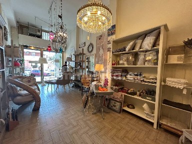 Locale commerciale in Vendita