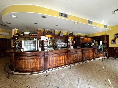 Locale commerciale in Vendita