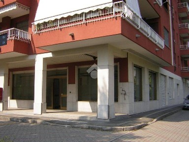 Locale commerciale in Vendita