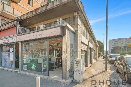 Locale commerciale in Vendita