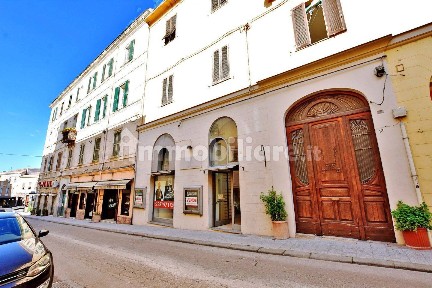 Locale commerciale in Vendita
