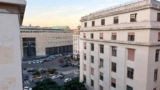 Trilocale via guantai nuovi 16, Porto - Municipio, Napoli