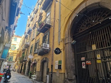 Bilocale Vicoletto Belledonne, Chiaia, Napoli