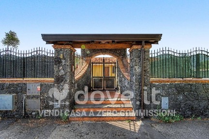 Villa a schiera via dei Girasoli 6, Centro, Mascalucia