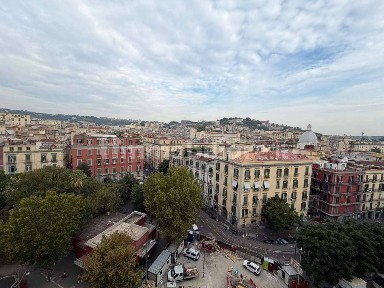 Napoli, Centro Storico, piazza CAVOUR
