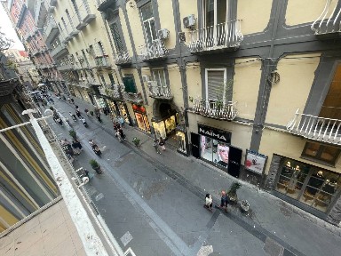 Napoli, Monte di Dio, Via Chiaia