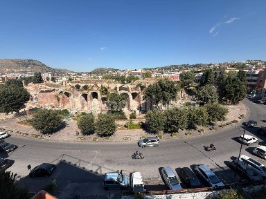 Pozzuoli, Via Anfiteatro, 1
