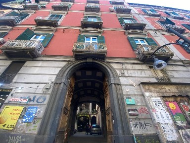Bilocale via Santa Maria di Costantinopoli 30, Centro Storico, Napoli
