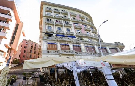 Napoli, Santa Lucia, via CHIATAMONE
