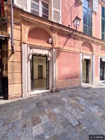 Locale commerciale in Vendita