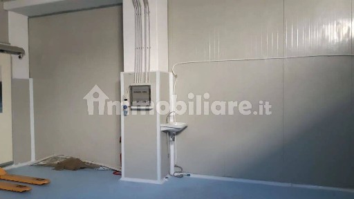 Locale commerciale in Vendita