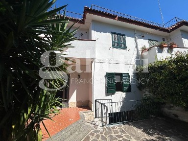 Villa a schiera via Lago Patria, 220, Lago Patria, Giugliano in Campania