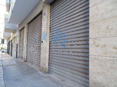 Locale commerciale in Vendita