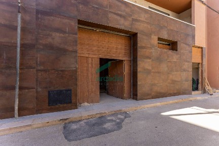 Locale commerciale in Vendita