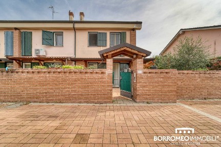 Villa a schiera via Sandro Pertini 6, Centro, Merlino