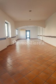 Locale commerciale in Affitto