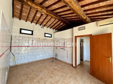 Attività commerciale in Affitto