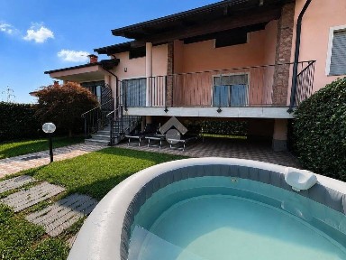 Villa a schiera via Costa 8, Centro, San Francesco al Campo