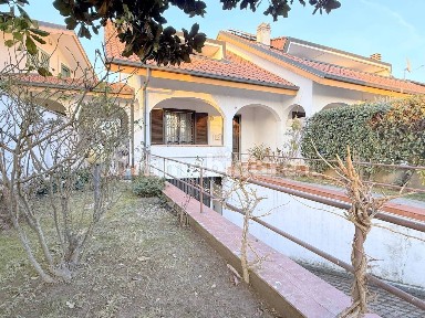 Villa a schiera via Asti, Centro, Rivalta di Torino