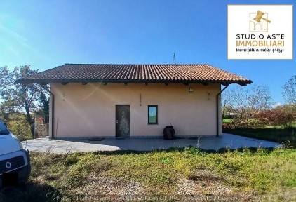 Villetta a schiera all'asta via Presenda 21, Leinì